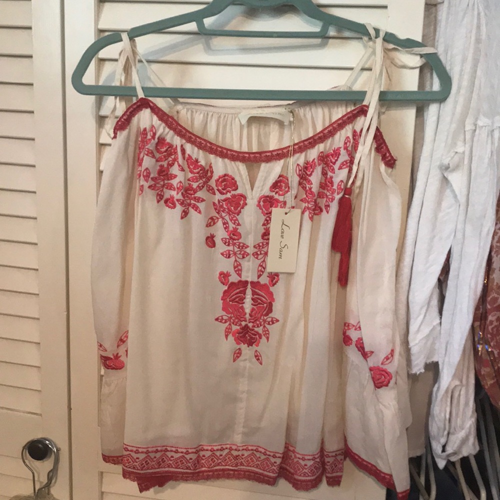 Cold shoulder blouse embroidered